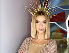 «Море счастья»: 43-летняя Орлова отметила Новый год в «золотом» платье с бахромой