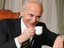 Василий Лановой не смог выйти на сцену