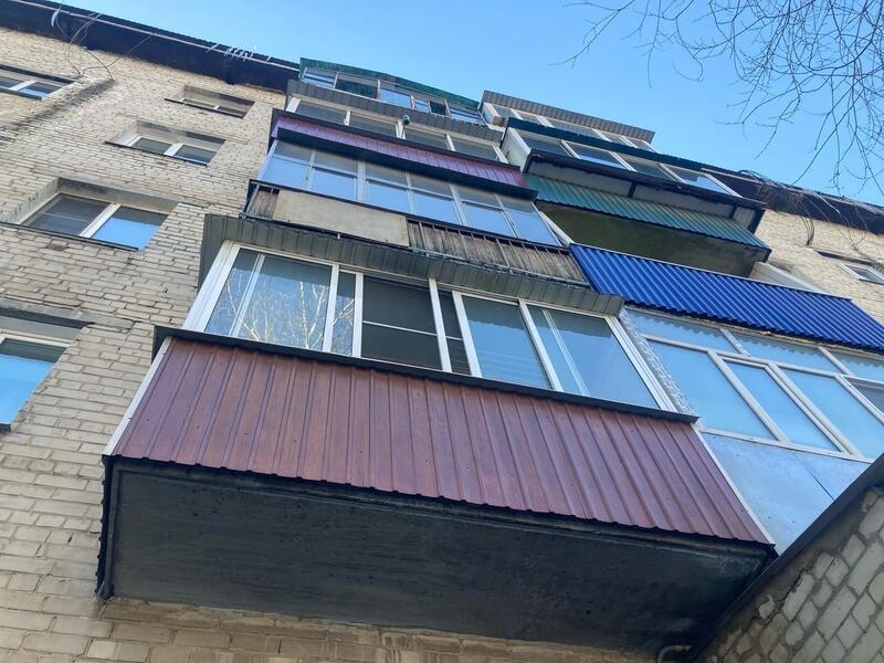 Ребёнок выпал из окна дома в Краснокаменске