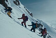 Почему погибших на Эвересте альпинистов не хоронят