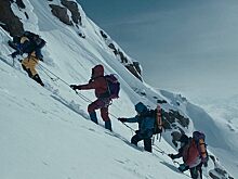 Почему погибших на Эвересте альпинистов не хоронят