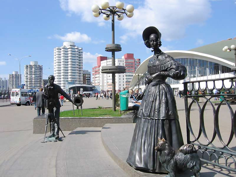 Скульптура «Дама с собачкой», Минск, Беларусь