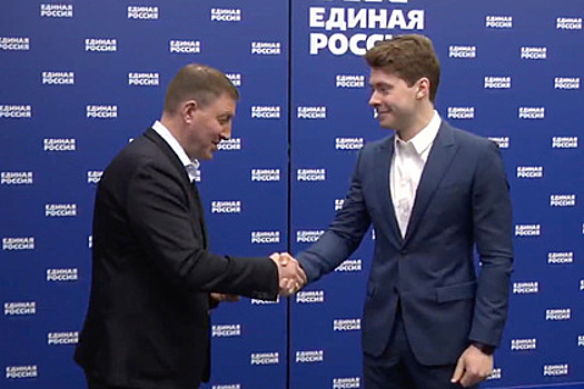 Илья Медведев получил партбилет «Единой России»