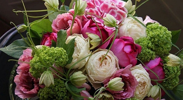 Какие цветы дарить женщинам разных возрастов