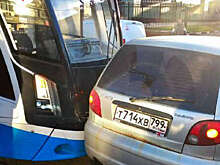 Водителя оштрафовали почти на миллион рублей за ДТП с трамваем