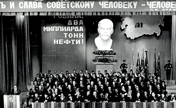 Фотомарафон "100-летие ТАССР": празднование добычи 2-миллиардной тонны нефти, Альметьевск, 1981 год