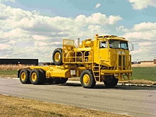 Настоящий зверь: огромный тягач Kenworth 993 с двигателем от морского судна