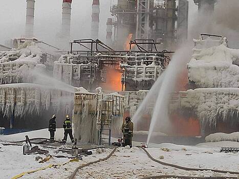 В порту Усть-Луга возобновили отгрузку нефтепродуктов после пожара