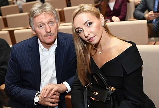 Члены семьи Пескова попали под санкции Канады