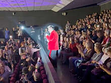 В Ижевске артист Пенкин взобрался на концерте на балкон