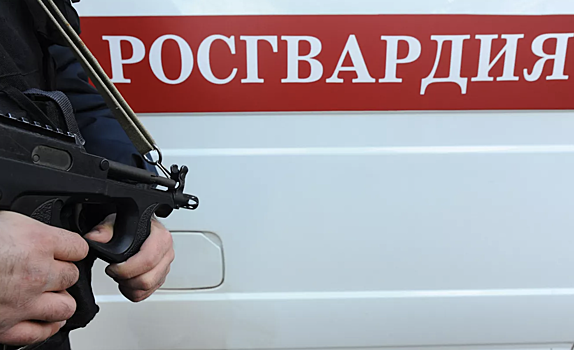 Машина Росгвардии перевернулась после столкновения с такси