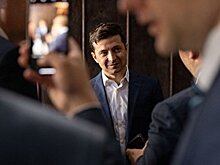 Зеленский в коридоре возможностей: между застенчивыми ватниками и ястребами войны