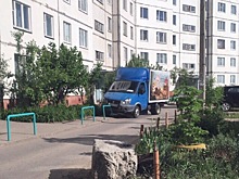 В Пензе ГАЗель врезалась в ограждение во дворе жилых домов