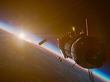 60 лет первому спутнику: ветеранам космоса в Кремле показали фильм "Салют-7"
