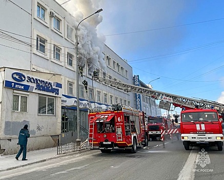 Торговый центр вспыхнул в Якутске
