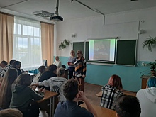 Чему учили и учат в русских школах: об этом коркинские студенты узнали на встрече с сотрудниками центральной библиотеки