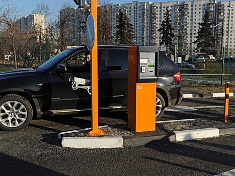 Водителям Москвы напомнили о продлении парковочных абонементов на ноябрь