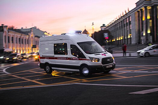 В Москве водитель не уступил дорогу скорой помощи, которая везла ребенка