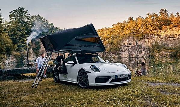 В суперкаре Porsche 911 появился двуспальный раскладной тент для крыши