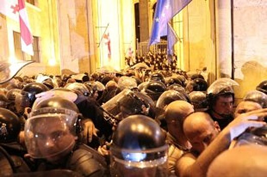 В Госдуме назвали происходящее в Грузии попыткой госпереворота