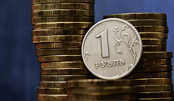 Реальный эффективный курс рубля в мае повысился на 21,6%