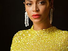 Бейонсе в золотом платье Yousef Al Jasmi посетила открытие киностудии Тайлера Перри в Атланте