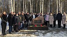 Возложение цветов к памятному знаку «Защитникам Отечества» состоялось в поселении Киевский