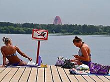 Россиян предупредили о смертельной опасности купания в холодных водоемах в жару