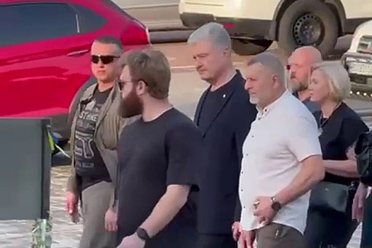 Порошенко в окружении 40 телохранителей сняли на видео