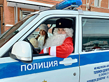 В рамках акции «Полицейский Дед Мороз» стражи правопорядка в Свердловской области поздравили с праздником ребят из малообеспеченных семей и семей, состоящих на профилактическом учете
