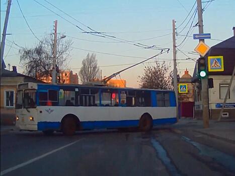 Чиновники в Ростове будут с новой конференц-связью, жители – со старыми троллейбусами
