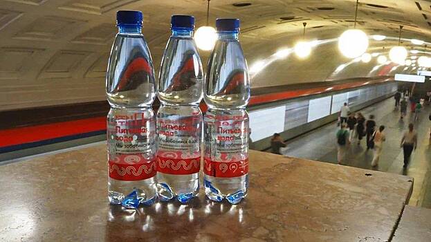 Бесплатную воду начали раздавать еще на восьми станциях метро Москвы