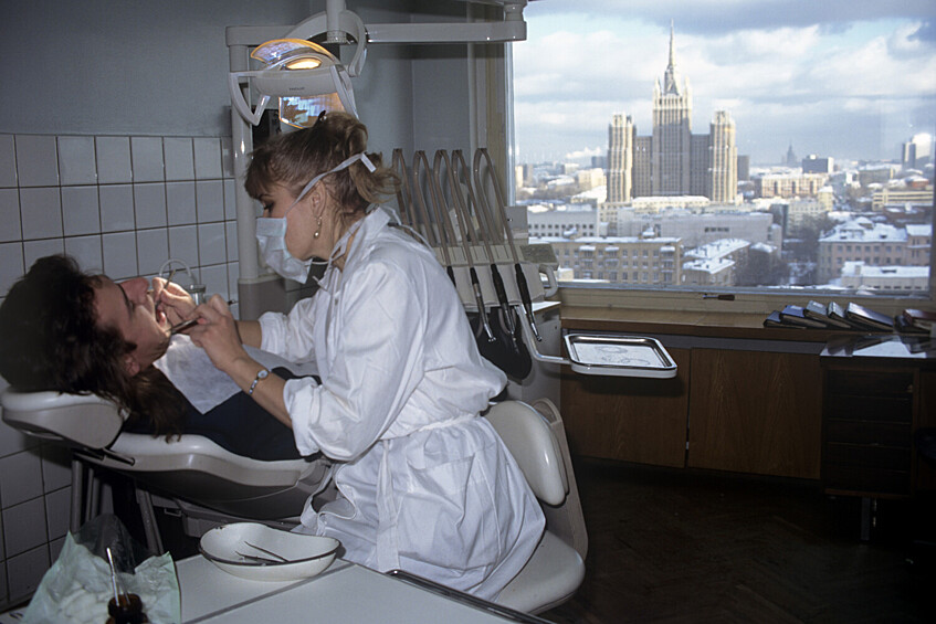 Прием у стоматолога в городской поликлинике № 220, Москва, 1 февраля 1996 года