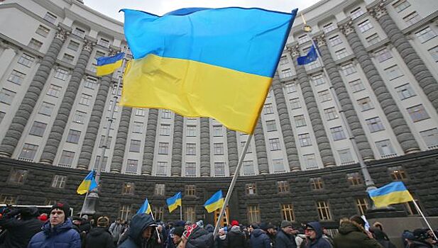 Перевыборы или госпереворот: осенние перспективы Украины