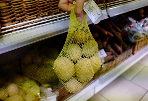 «Нахлобучат покупателей!»: Как ударит по россиянам отказ от картофельных сеток