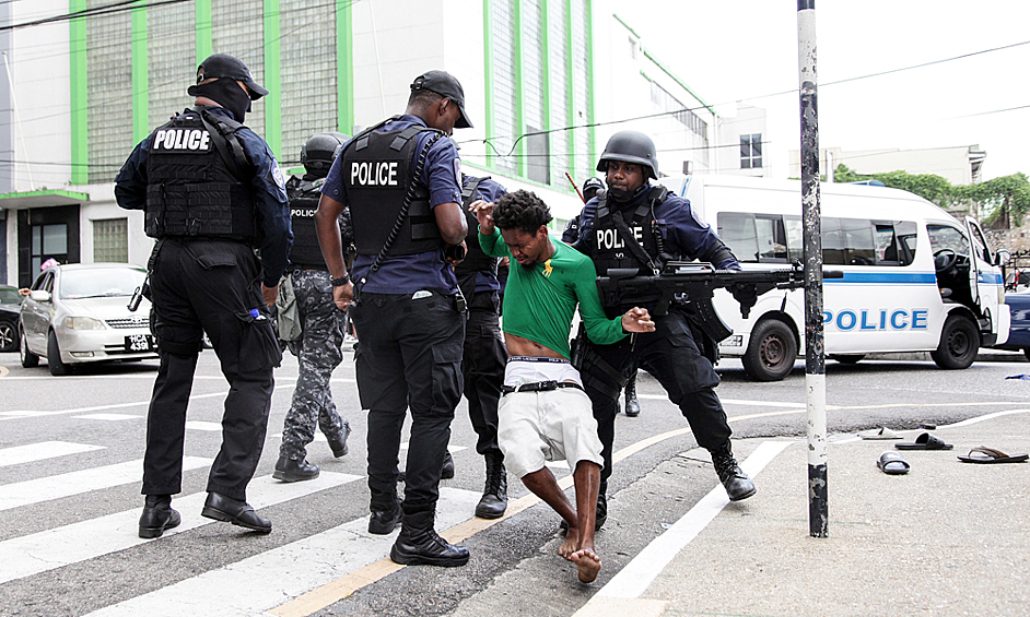 Шестую строчку самых опасных стран мира занял Тринидад и Тобаго. Индекс преступности здесь составляет 71.63. В стране существует большой спрос на незаконное оружие, которое подпитывается наркотрафиком и бандитизмом