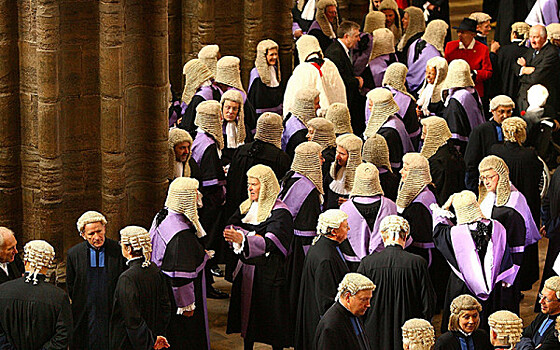 Юристов пытаются заманить на должности судей с окладом £133 506