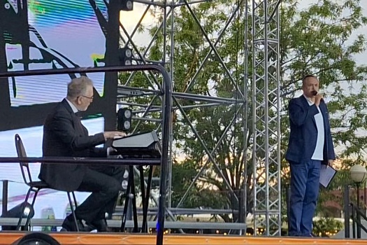 В Астрахани прошел концерт "Культура в помощь Донбассу"