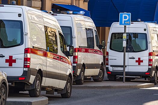 В разных районах Волгоградской области в одно и тоже время автомобили "влетели" в фонарные столбы