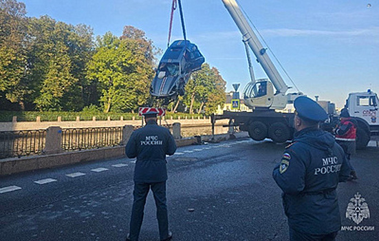 Porsche Cayenne в Фонтанке. Главное о смертельном ДТП в Петербурге