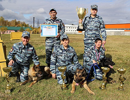 Свердловские полицейские стали лучшими кинологами страны и выиграли внедорожник