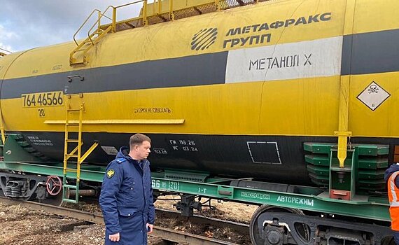 Около Нижнекамска сошли с рельсов два вагона с метанолом