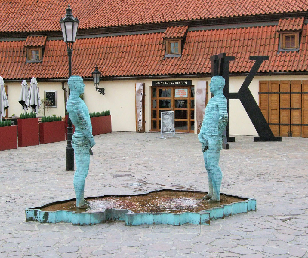 Фонтан «Писающие мужчины», Прага, Чехия, Европа