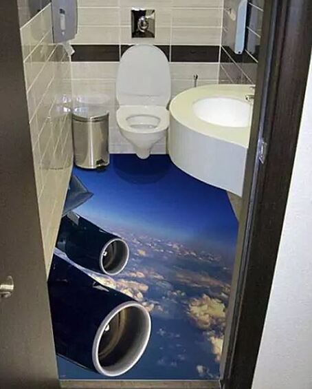 У кого нет возможности полетать или привык к полетам в самолетах, предлагается туалет в небесах. Радует, что нет грозы. 