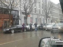 Многомиллионное ДТП. В Центре Ростова BMW X6 протаранил Bentley, Porsche, Land Rover, Toyota и два такси