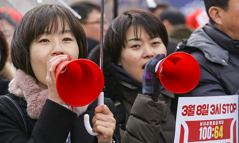Южнокорейские женщины во время акции в честь Международного женского дня, 2017 год