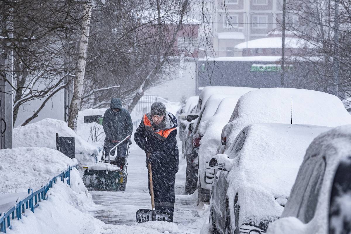 В российском регионе крыша ТЦ рухнула под тяжестью снега