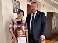 Многодетным семьям Орска вручили сертификаты на жильё