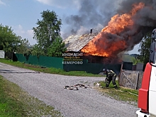 Сняли на видео: дом полностью сгорел на глазах кузбассовцев