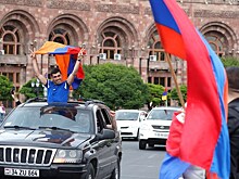 В центре Еревана начался многотысячный митинг оппозиционеров